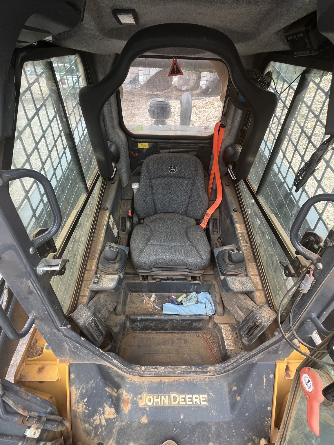 2023 John Deere 331G Image 7