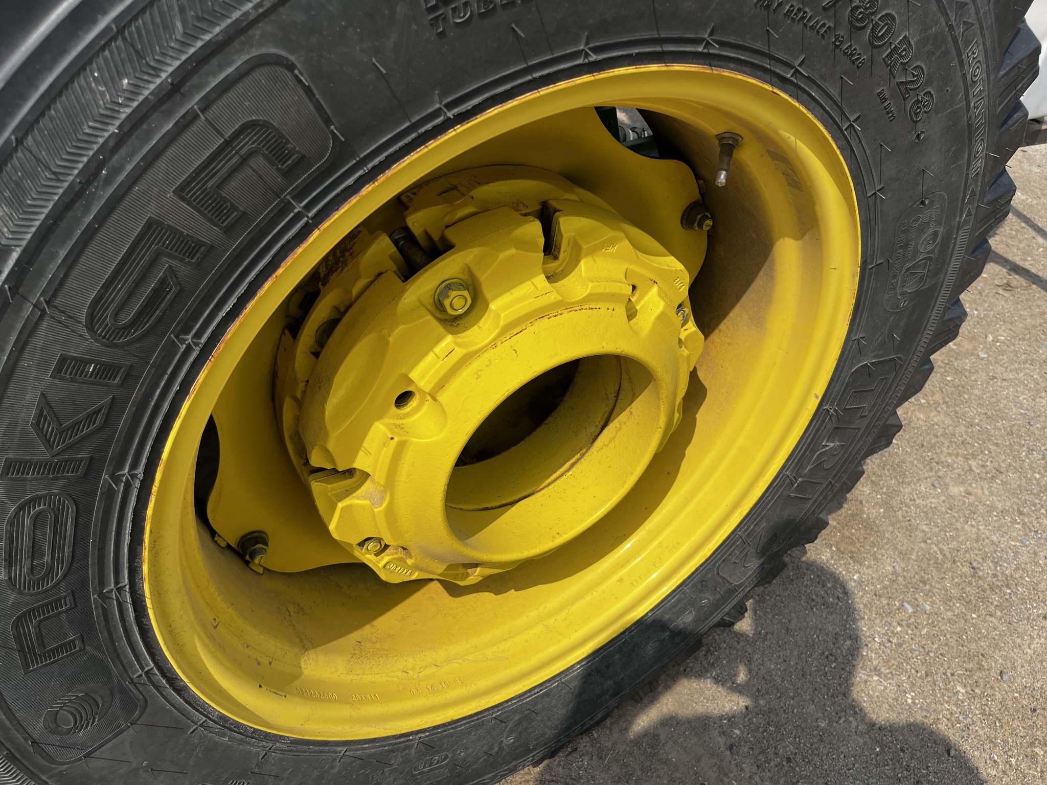 2019 John Deere 4066R Image 16