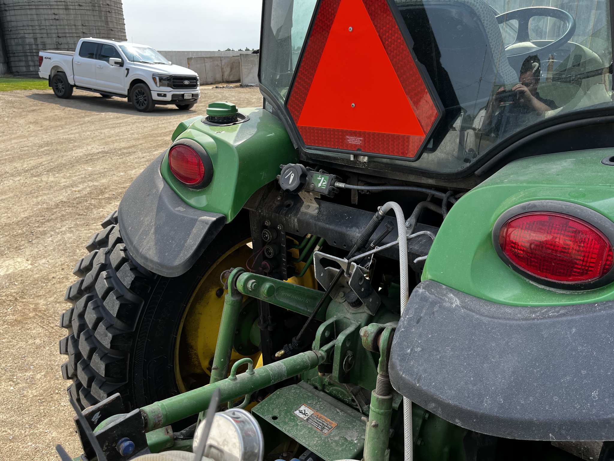 2019 John Deere 4066R Image 13