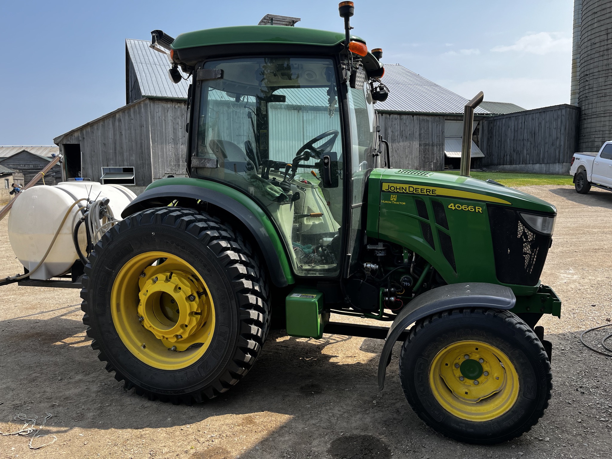 2019 John Deere 4066R Image 3