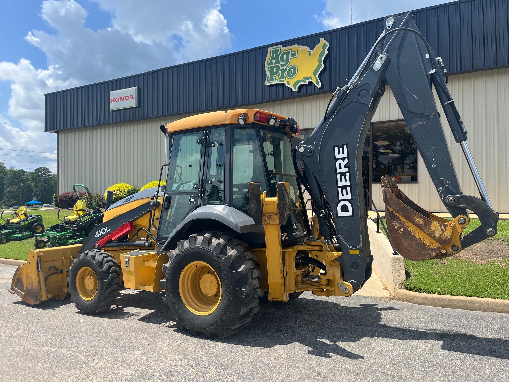 2020 John Deere 410L Image 2