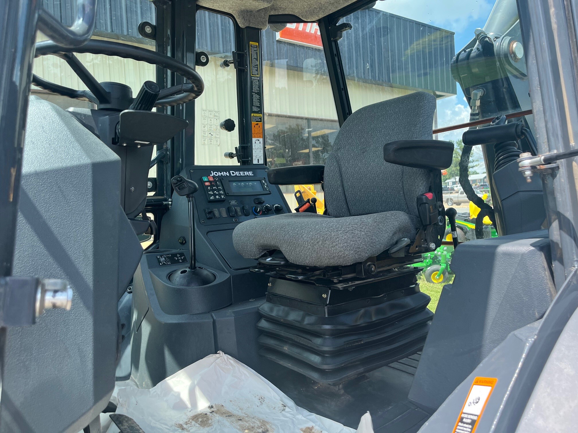 2020 John Deere 410L Image 6
