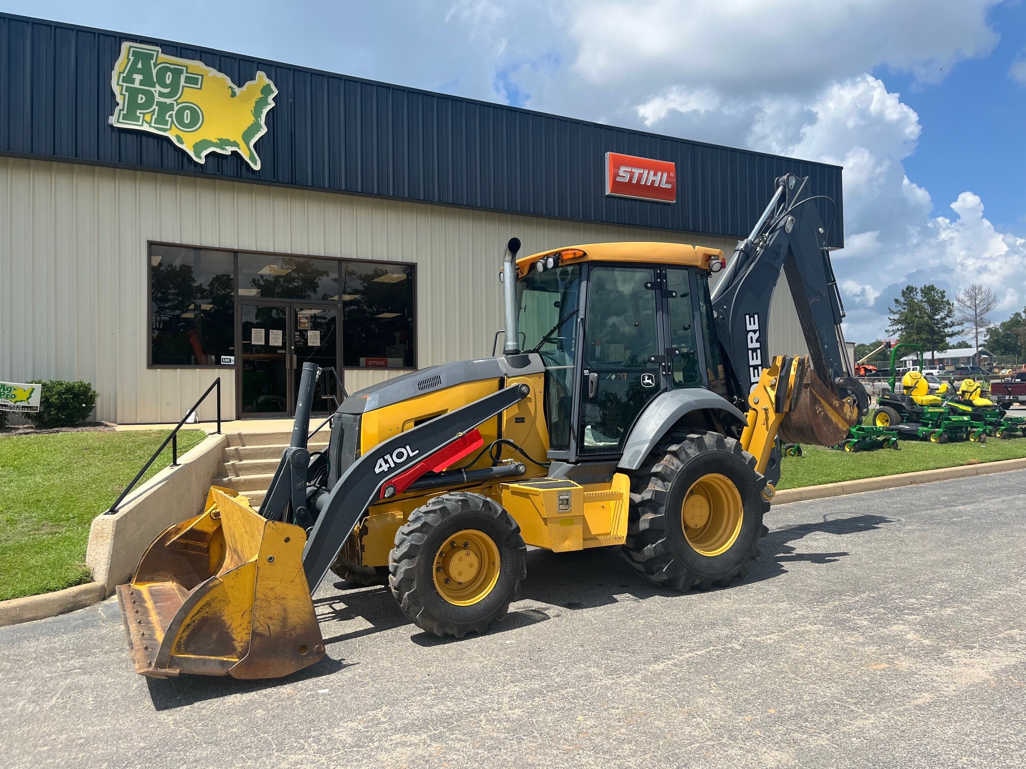 2020 John Deere 410L Image 1