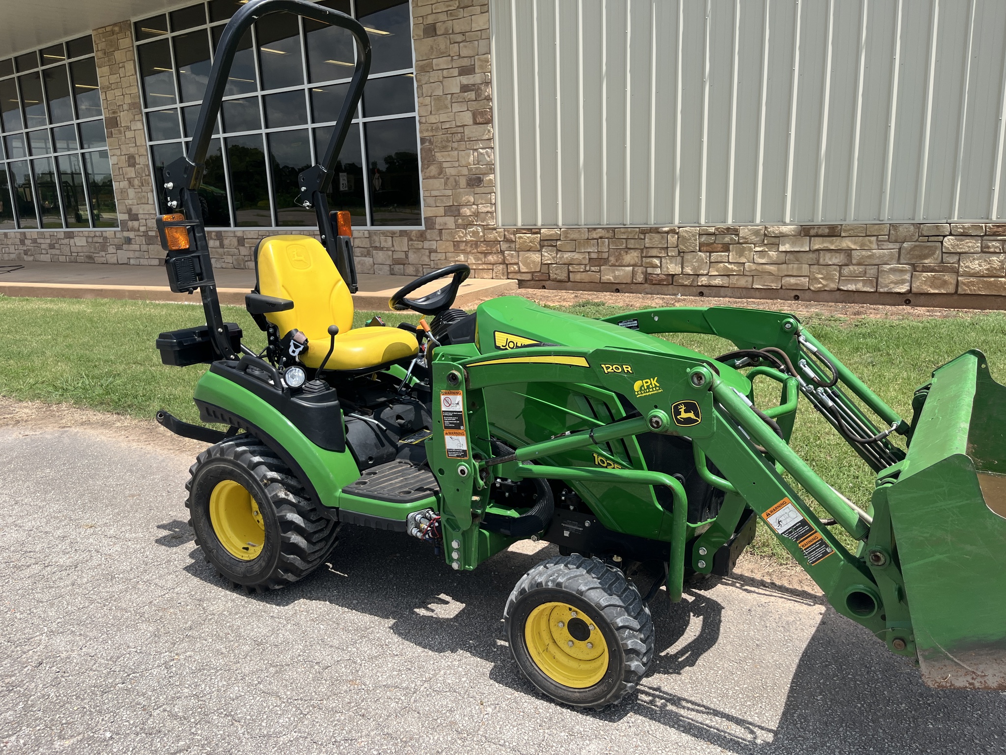 2019 John Deere 1025R Image 3