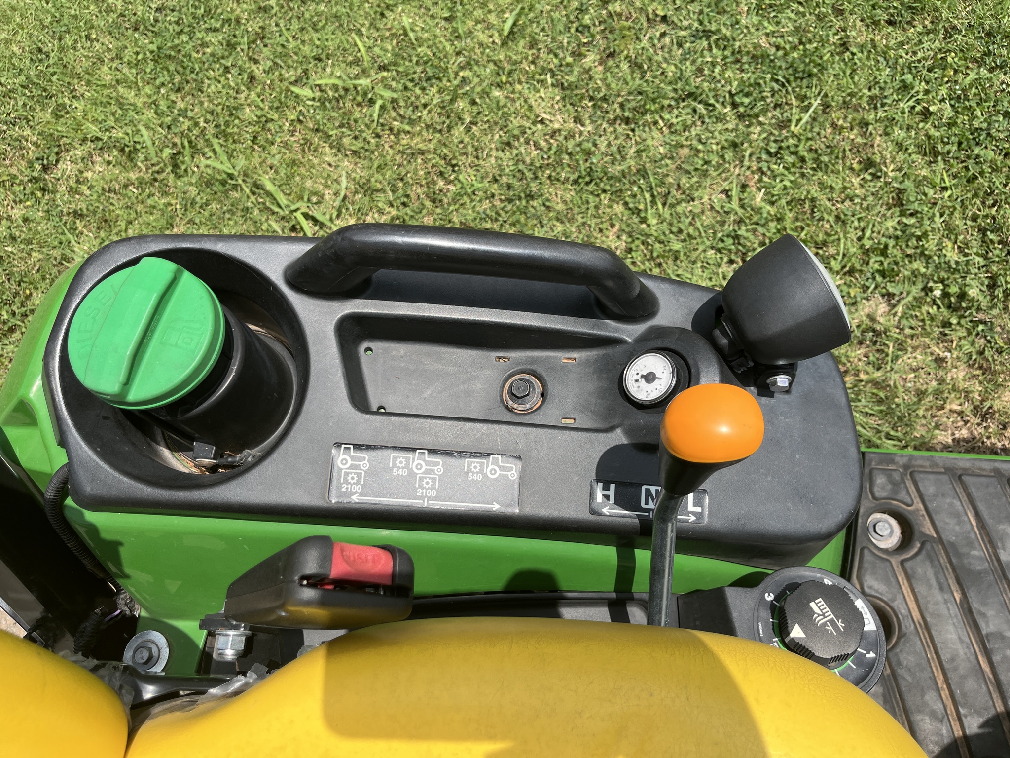 2019 John Deere 1025R Image 12