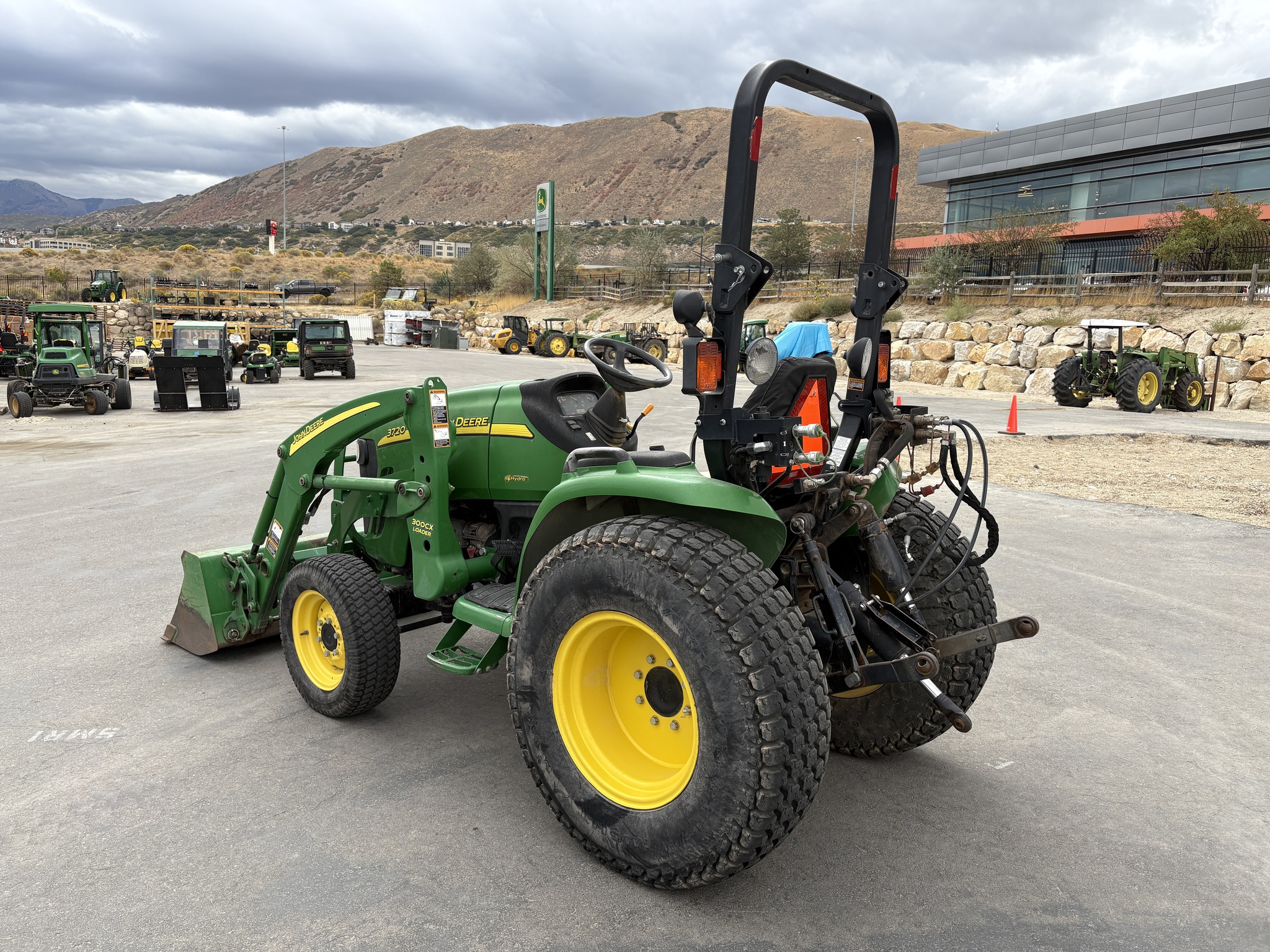 2013 John Deere 3720 Image 3