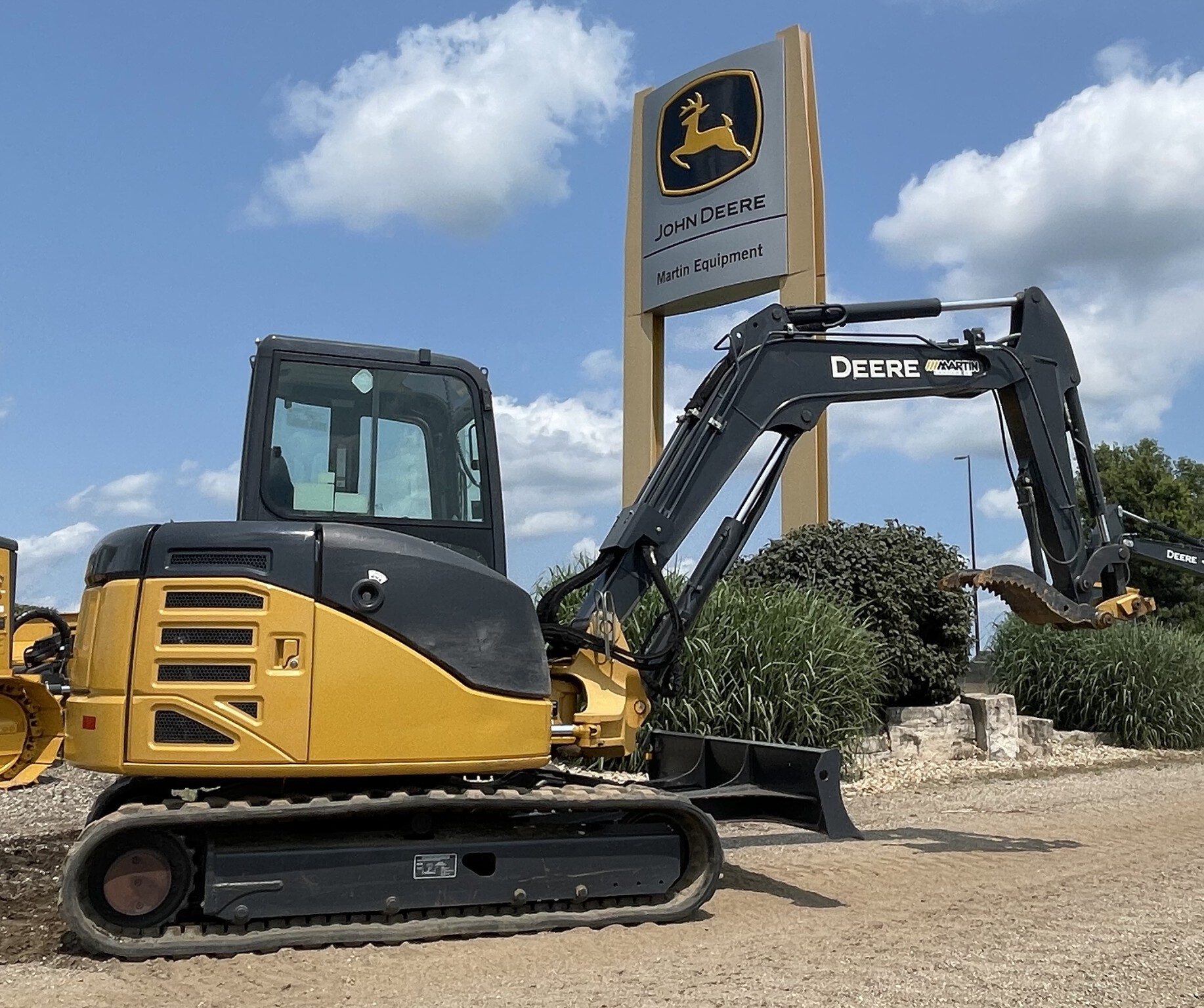 2011 John Deere 60D Image 3