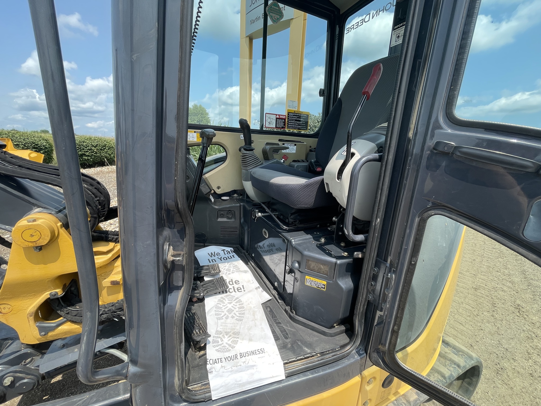 2011 John Deere 60D Image 9