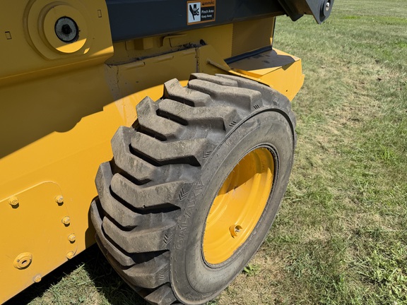 2020 John Deere 332G - Photo11