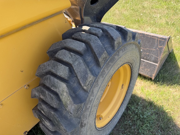 2020 John Deere 332G - Photo13