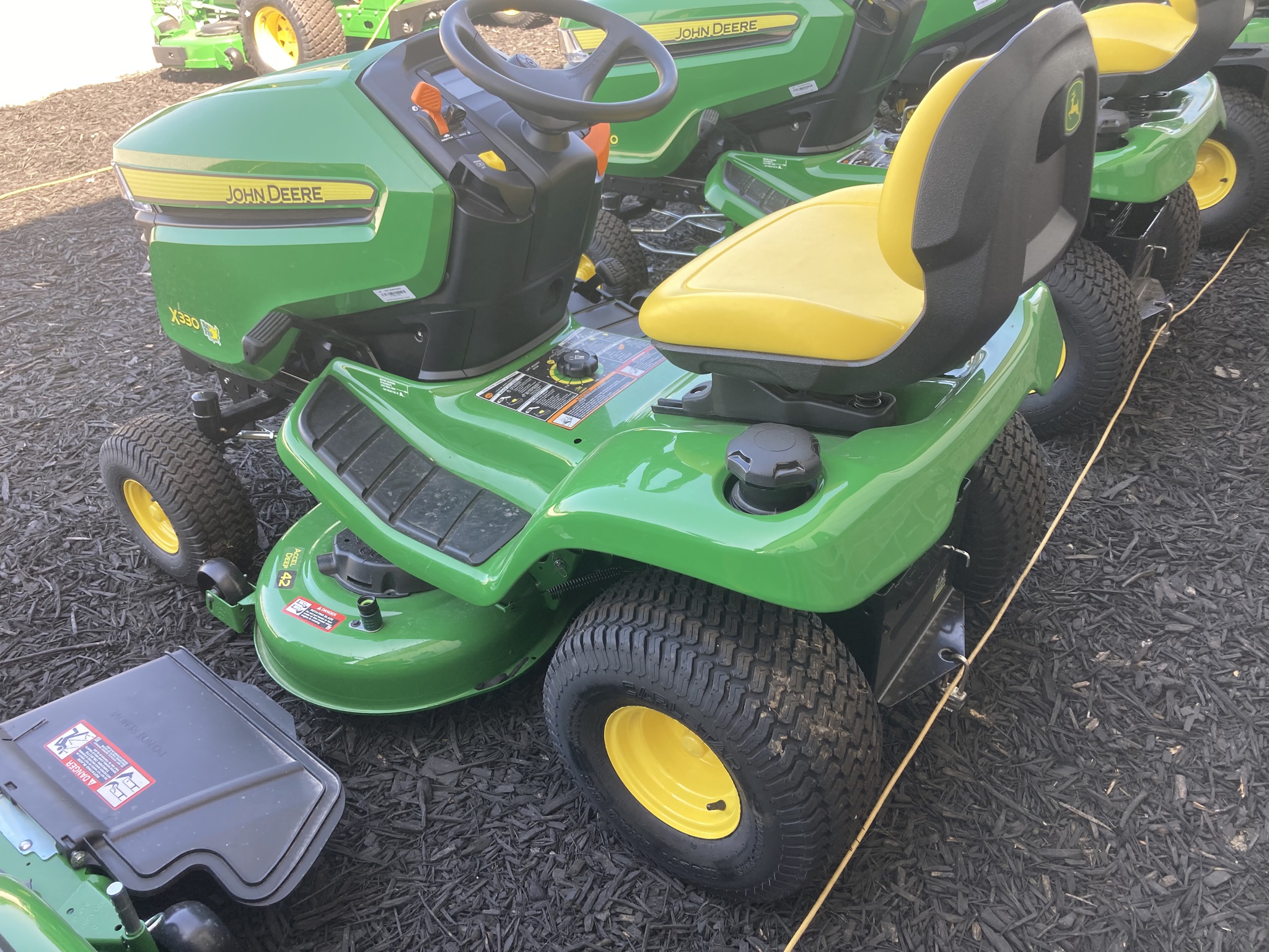 2025 John Deere x330 Image 5