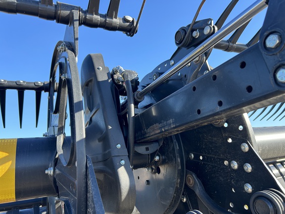 2019 MacDon FD135 (6th thumbnail)