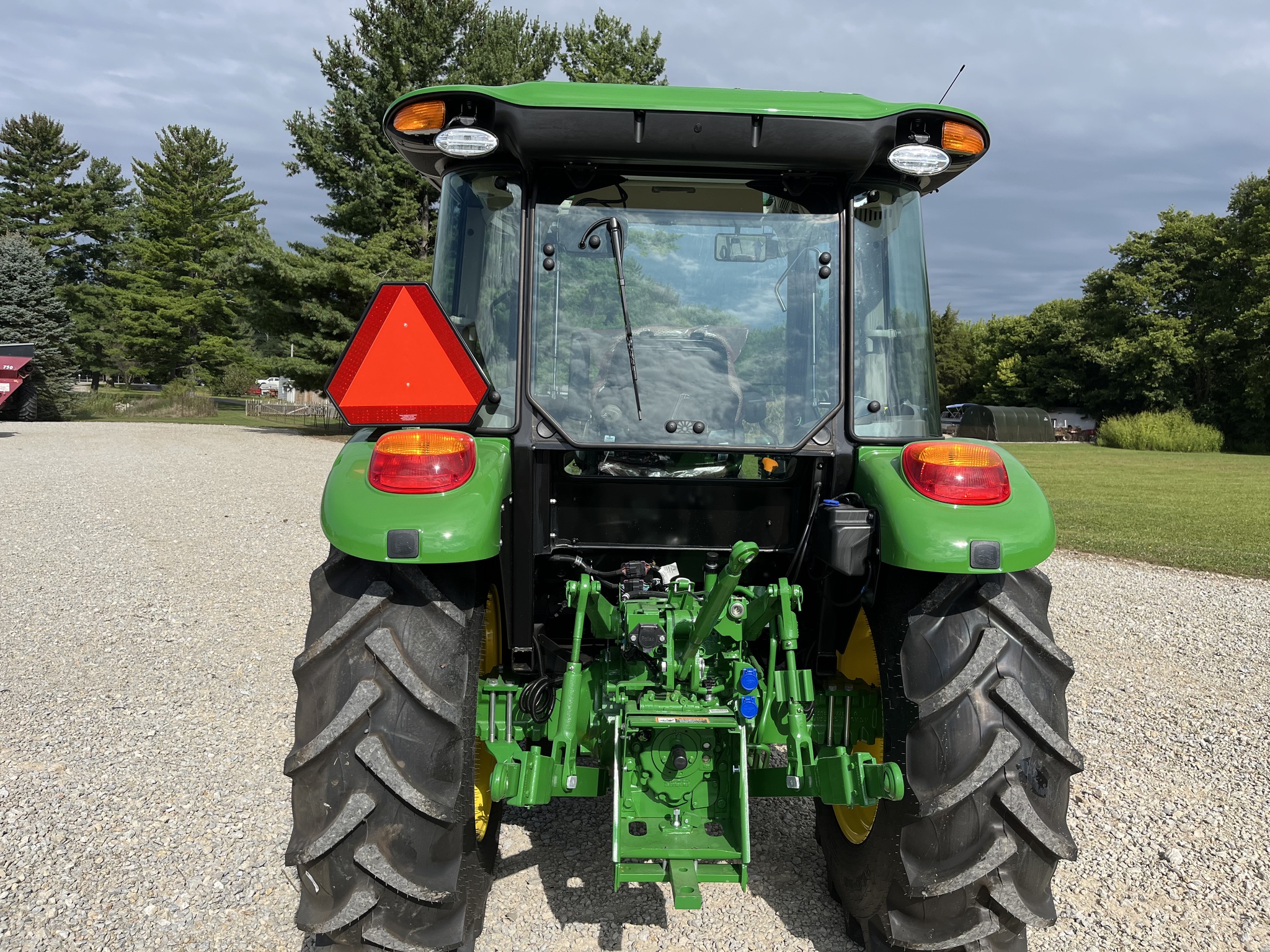 2025 John Deere 5075E Image 3