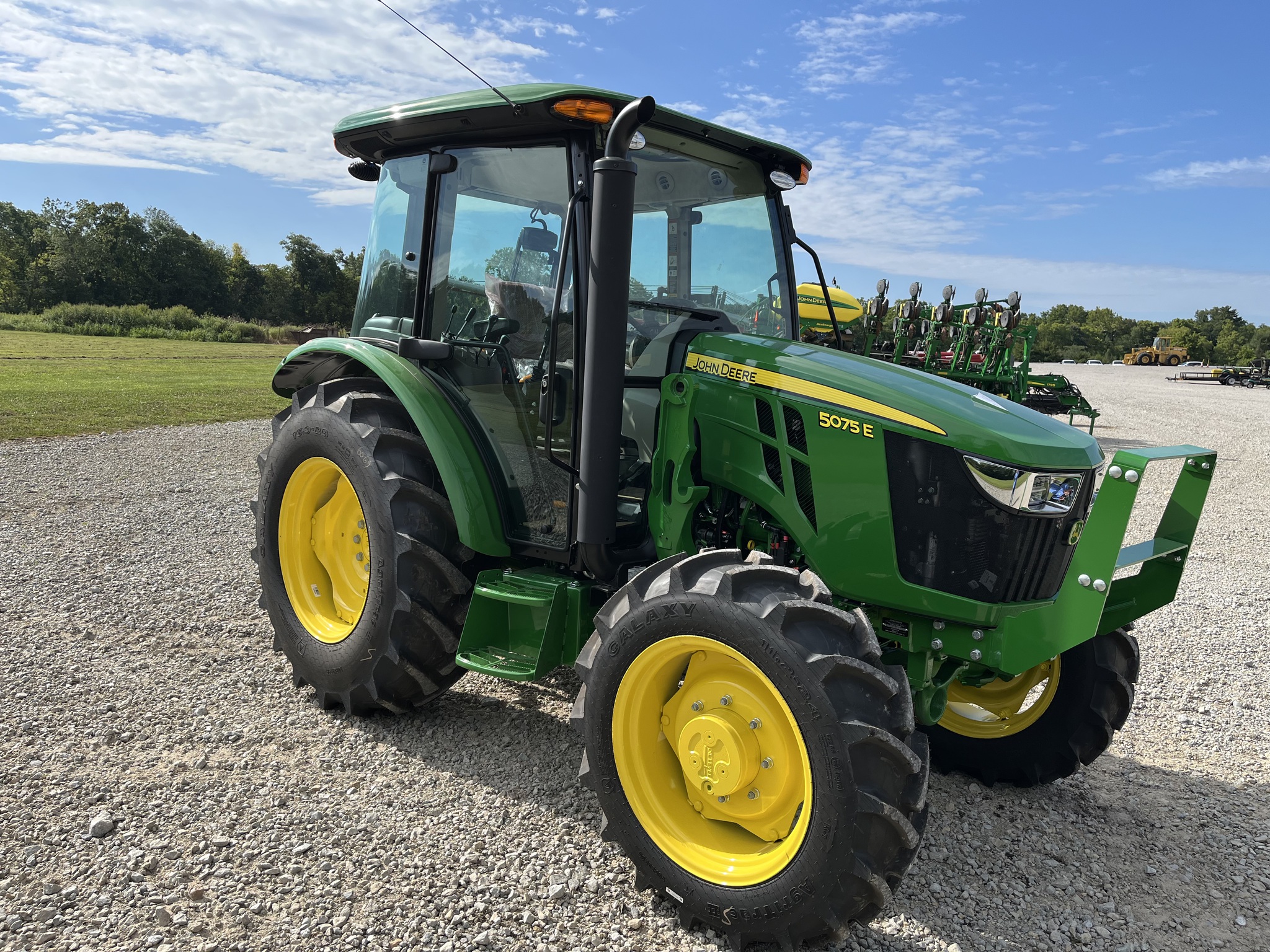 2025 John Deere 5075E Image 5