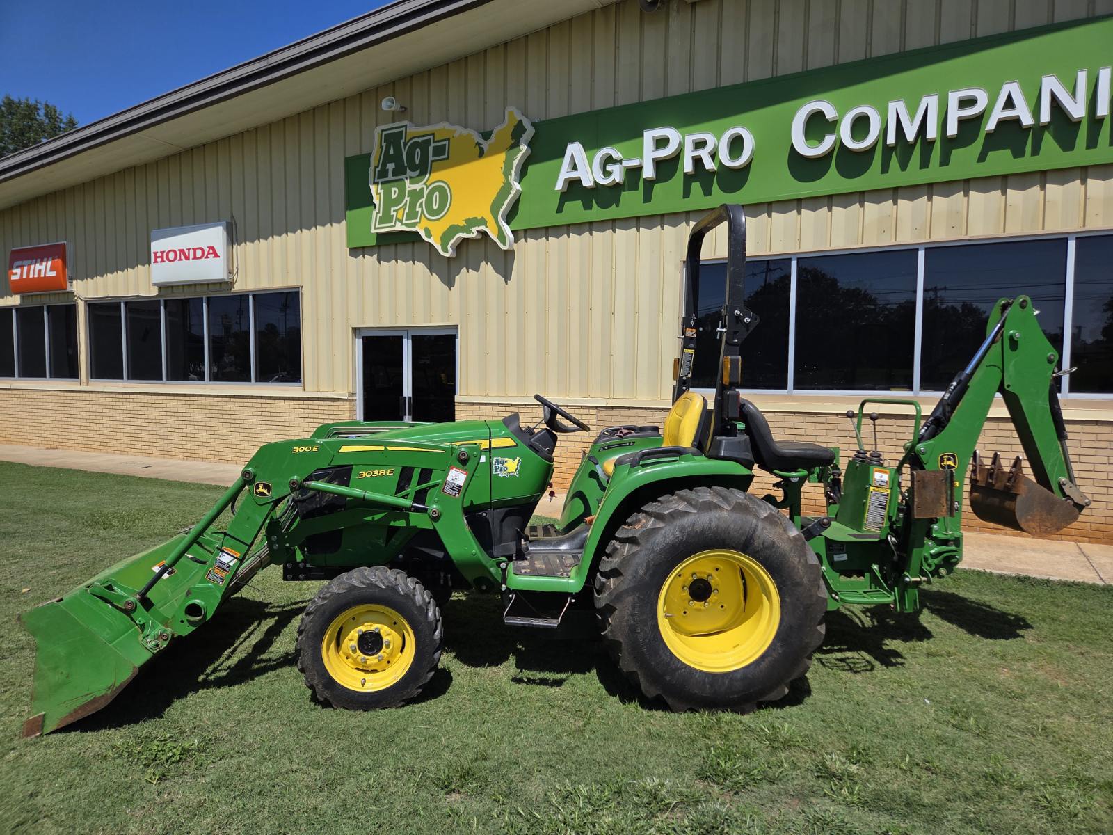 2020 John Deere 3038E Image 1