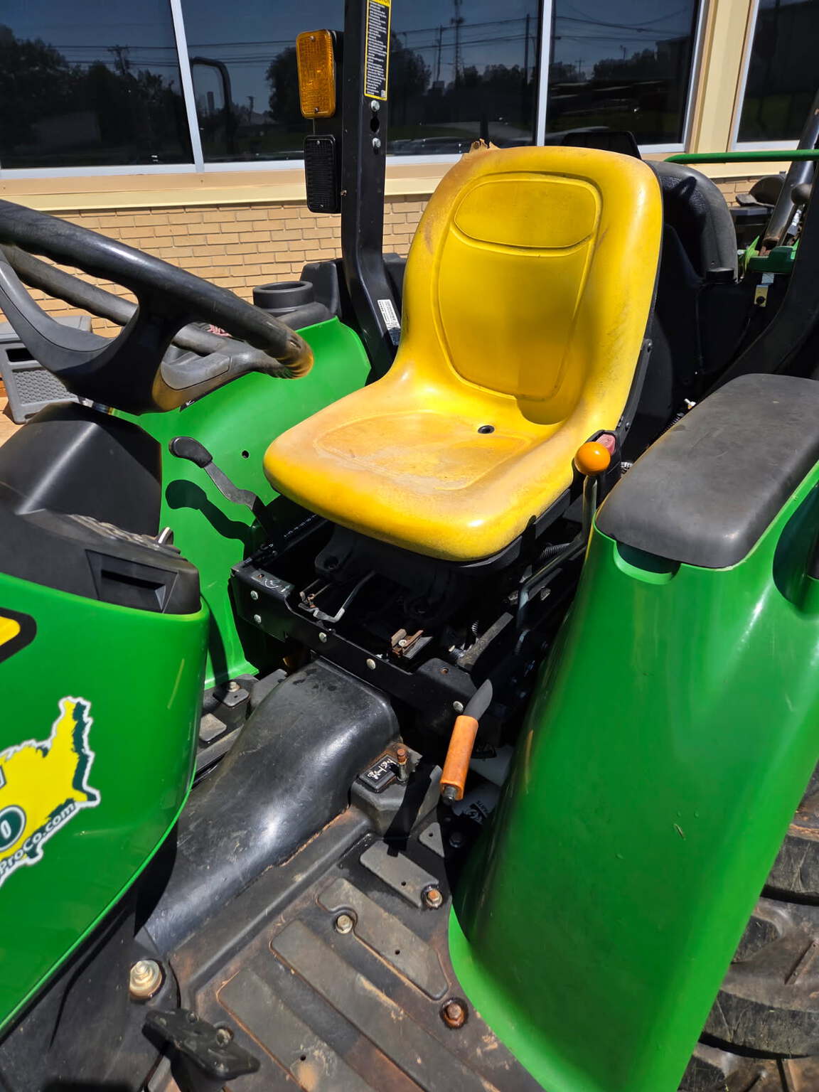 2020 John Deere 3038E Image 7