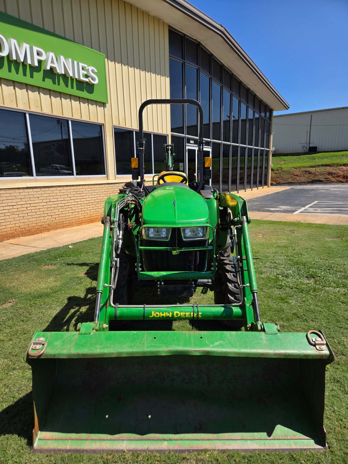 2020 John Deere 3038E Image 6