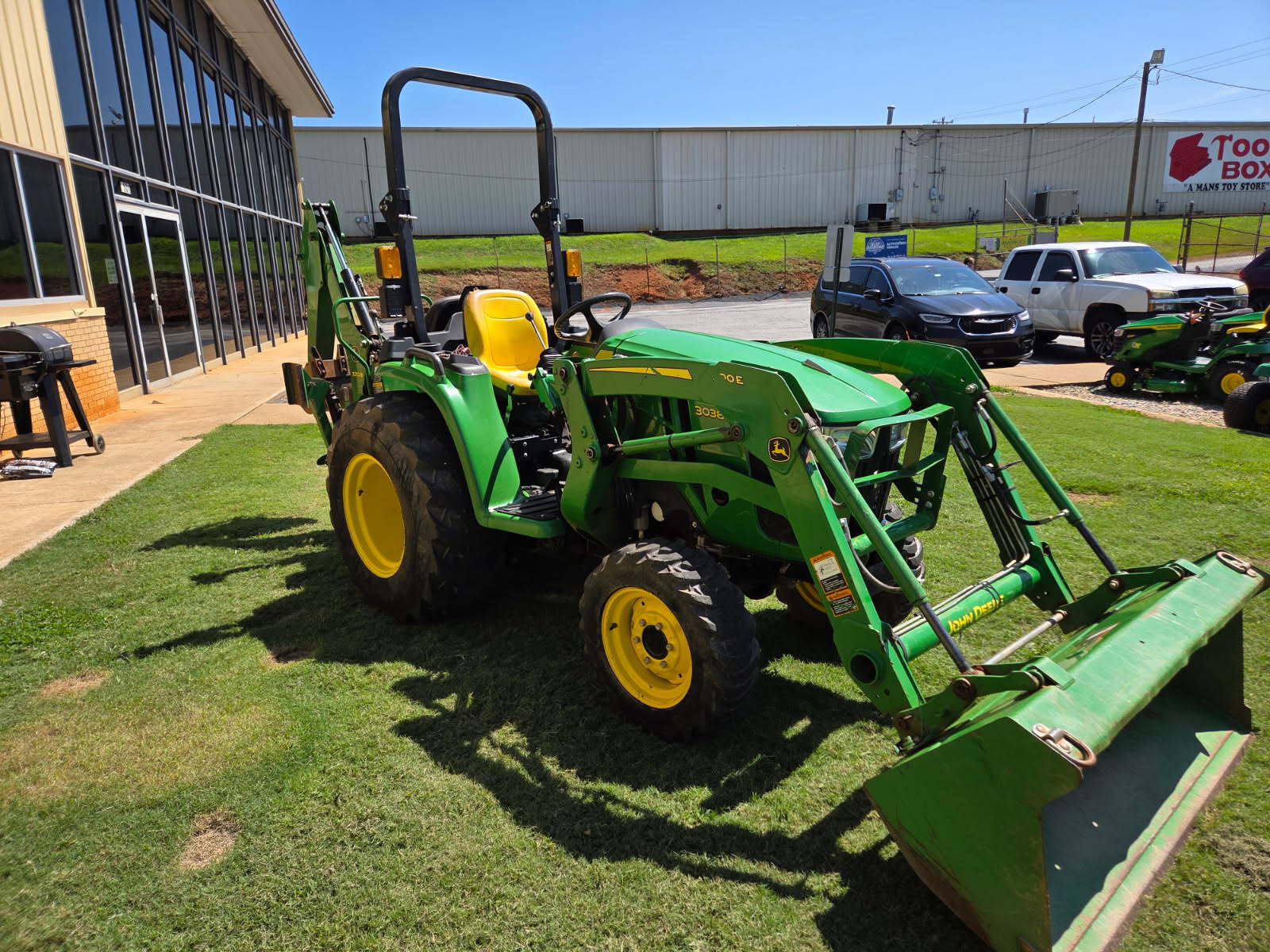 2020 John Deere 3038E Image 5