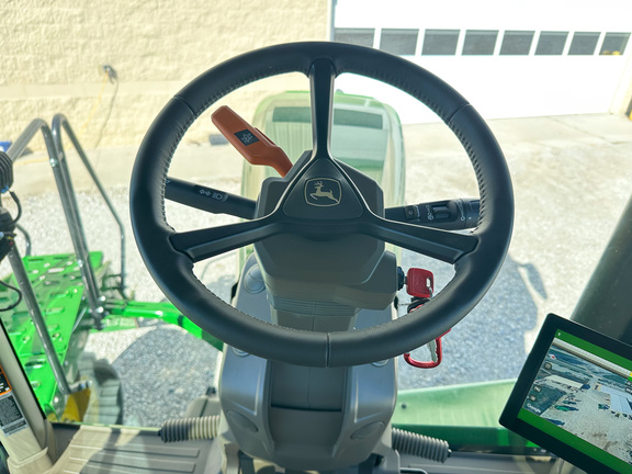2025 John-Deere 8RT 370