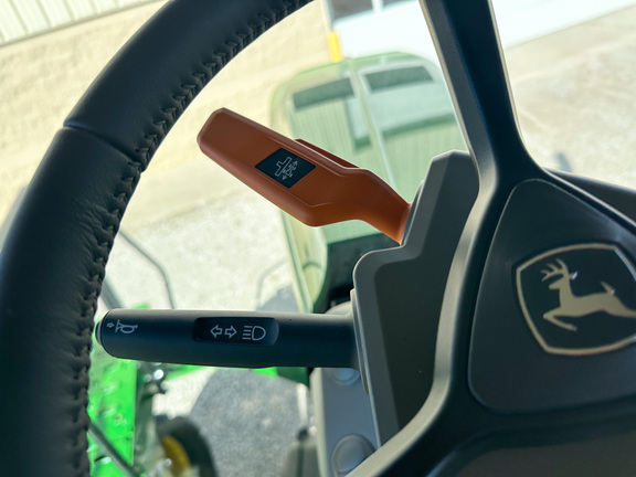 2025 John-Deere 8RT 370