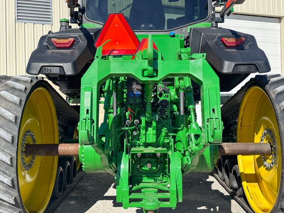 2025 John-Deere 8RT 370
