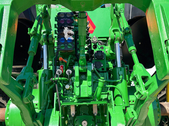 2025 John-Deere 8RT 370