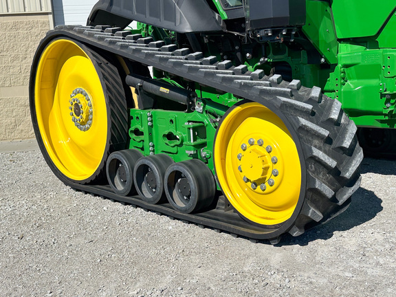 2025 John-Deere 8RT 370