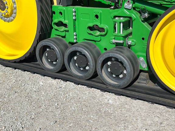 2025 John-Deere 8RT 370