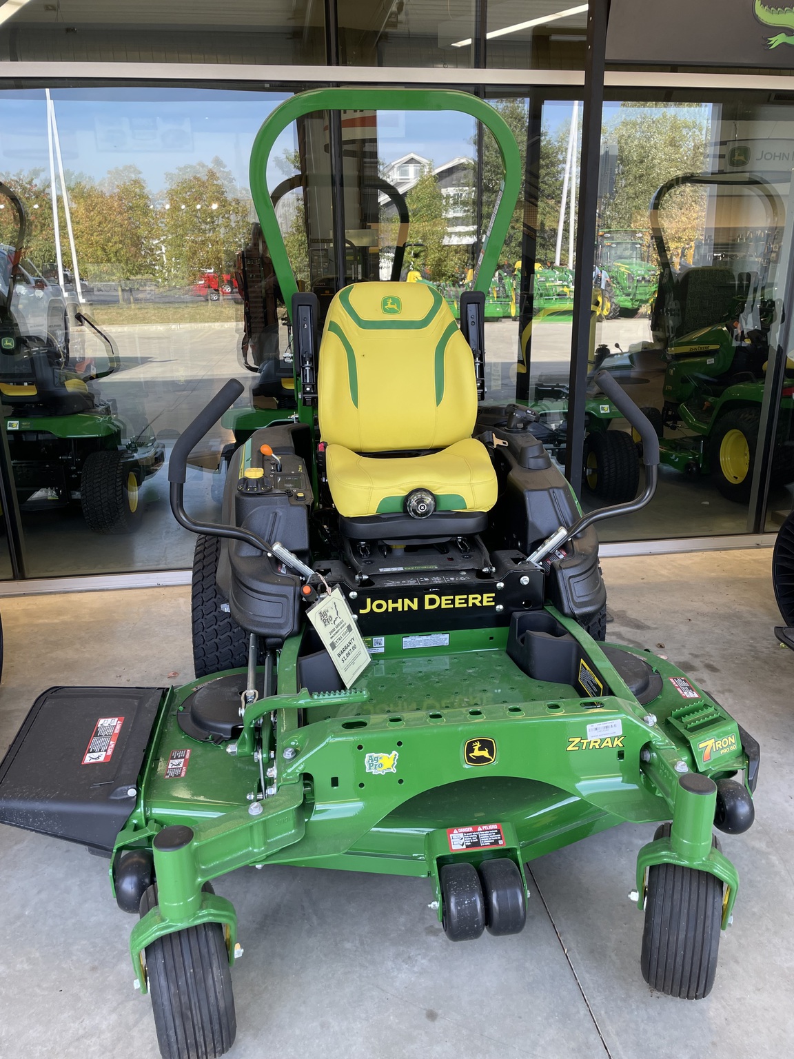 2025 John Deere Z955M Image 2