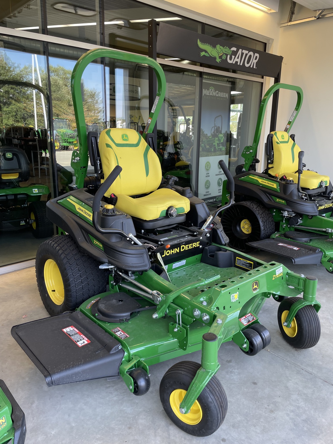 2025 John Deere Z955M Image 3