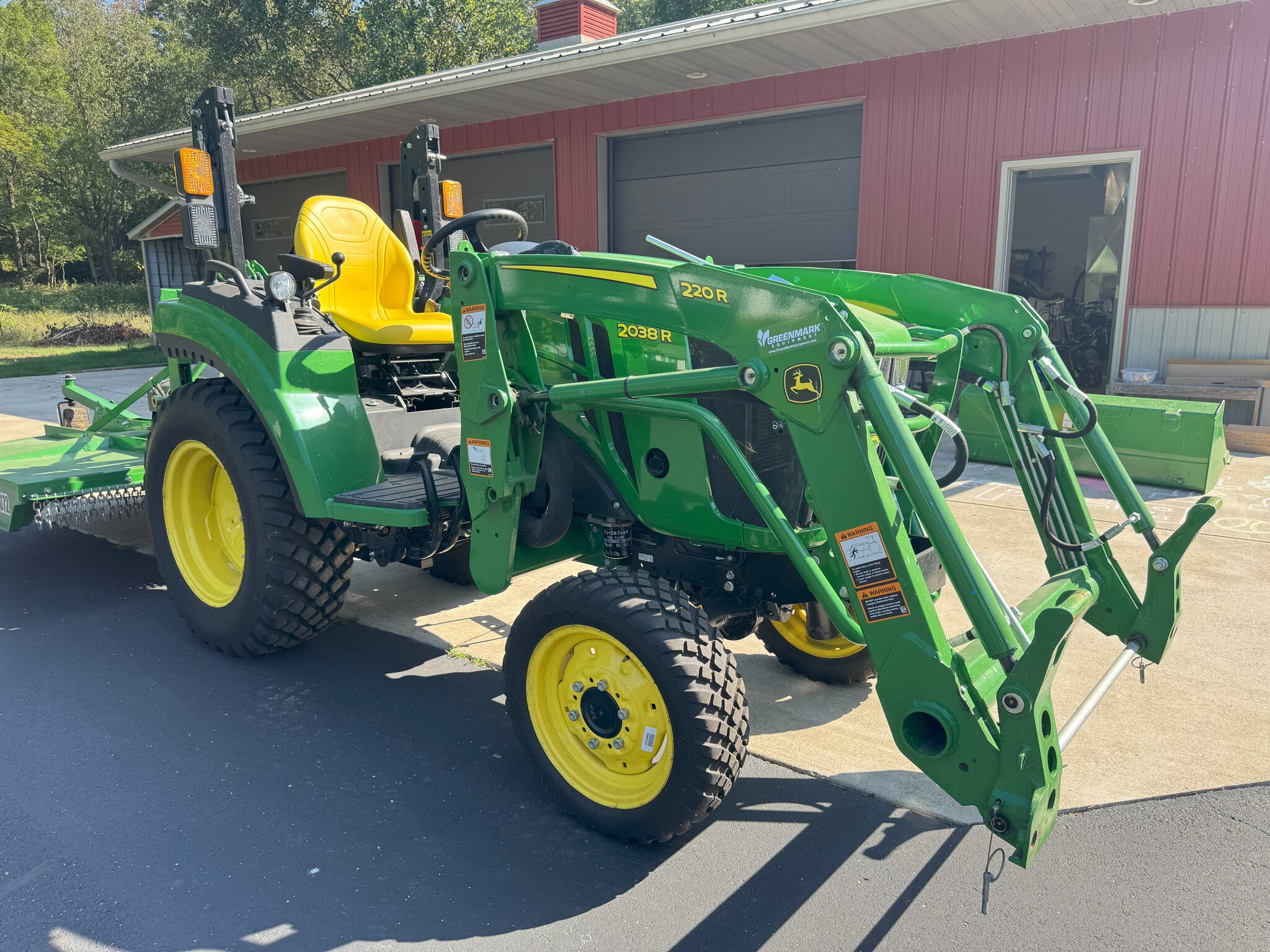 2022 John Deere 2038R Image 3