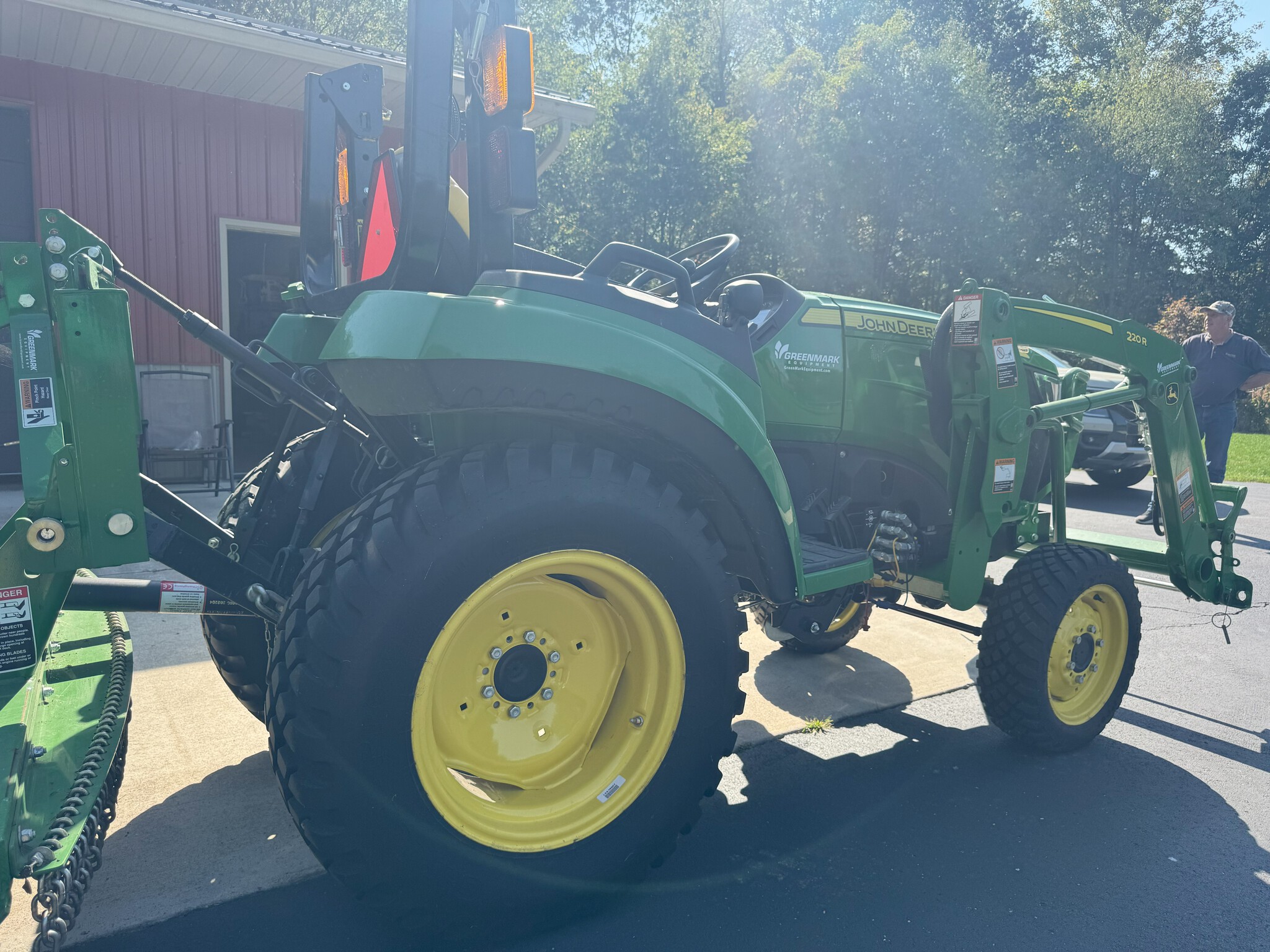 2022 John Deere 2038R Image 4