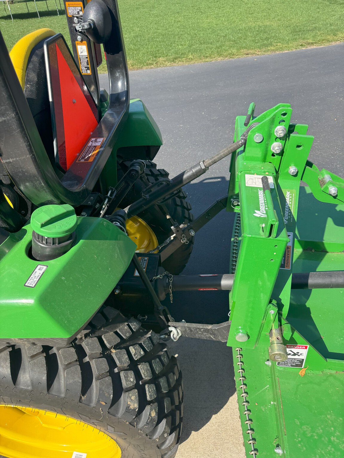 2022 John Deere 2038R Image 6