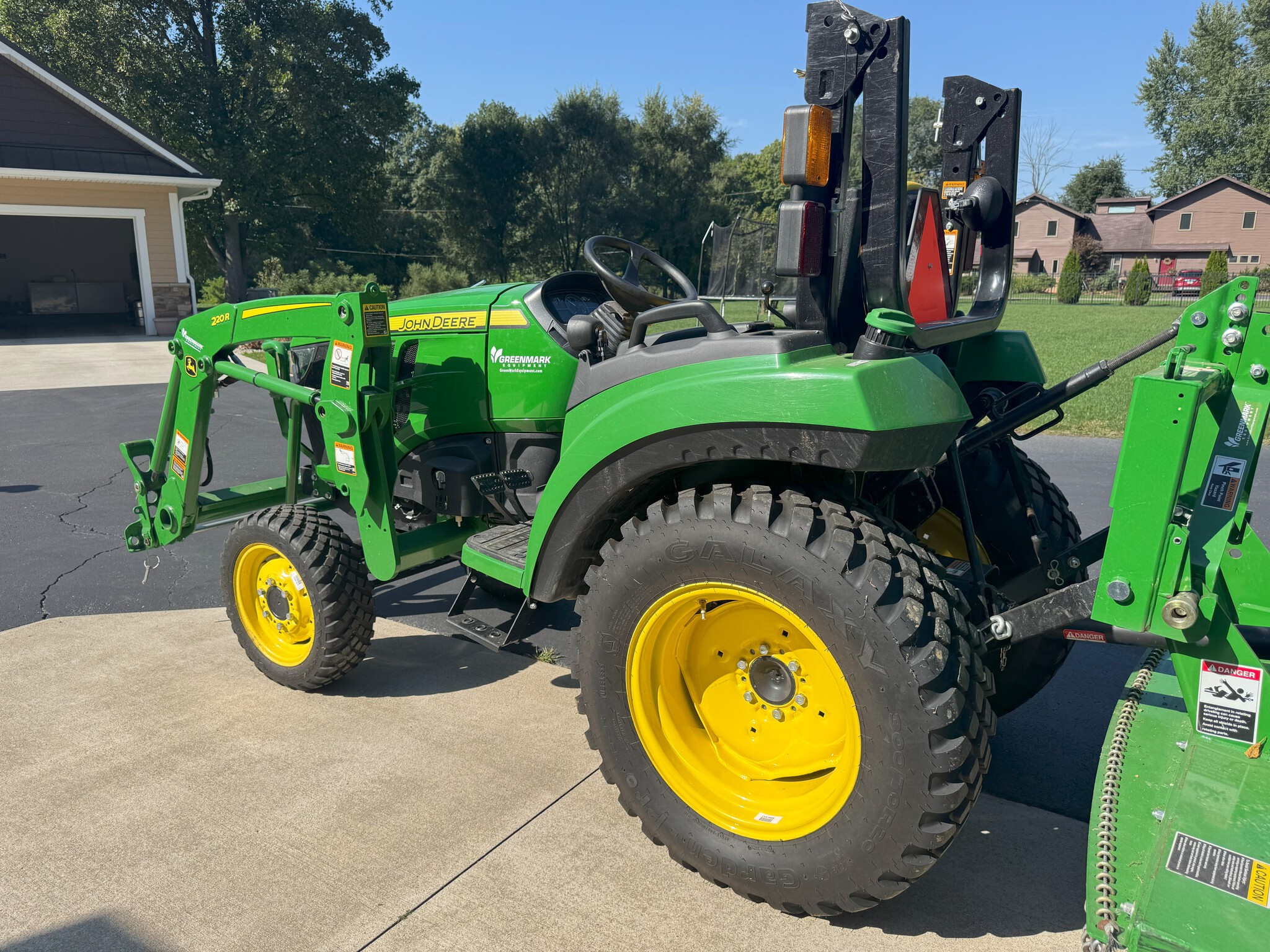 2022 John Deere 2038R Image 5