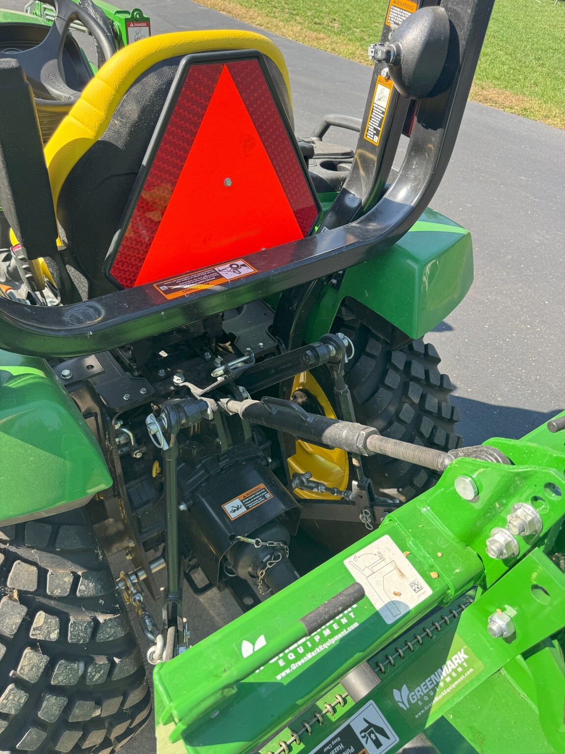 2022 John Deere 2038R Image 7