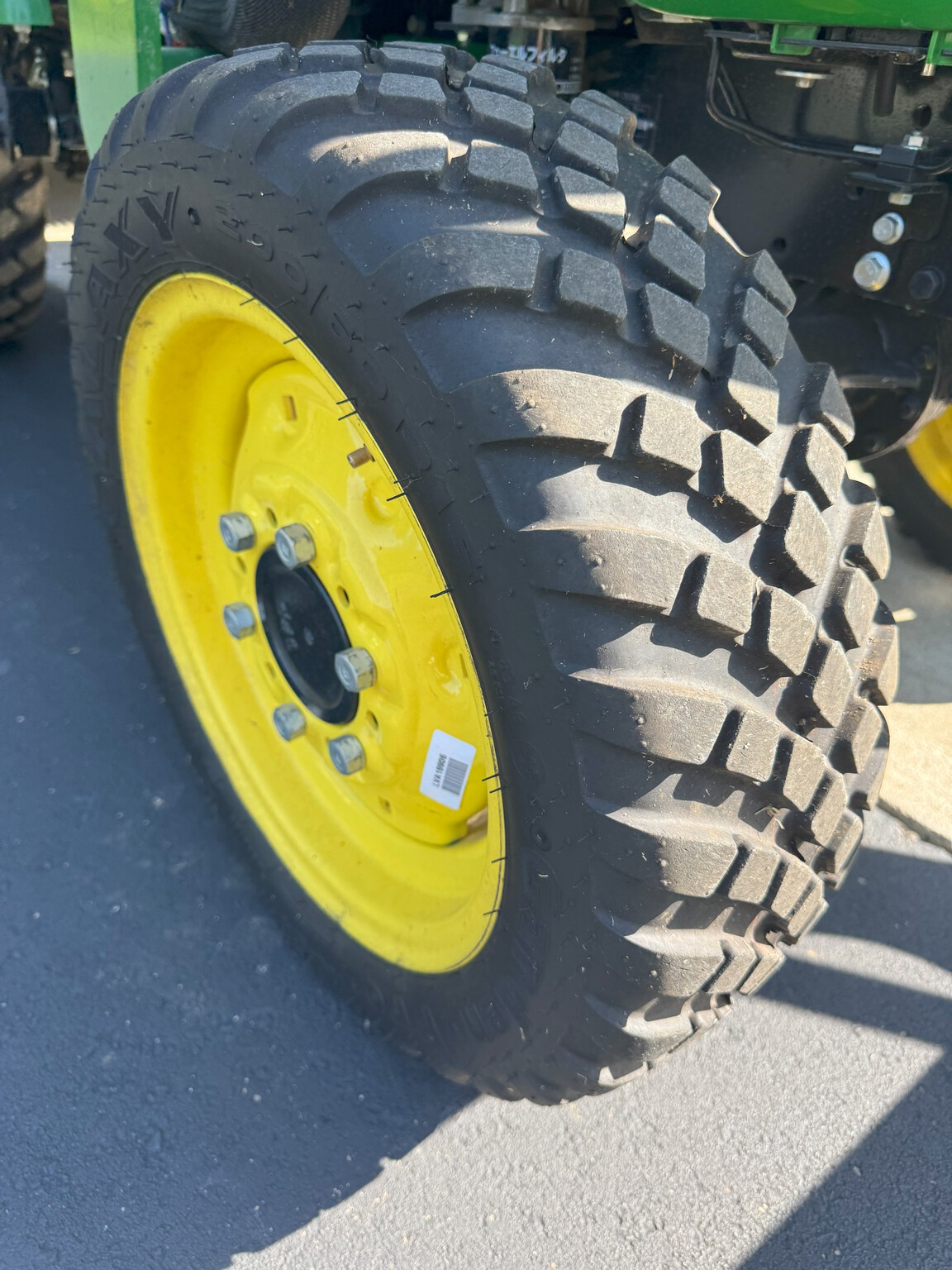 2022 John Deere 2038R Image 10