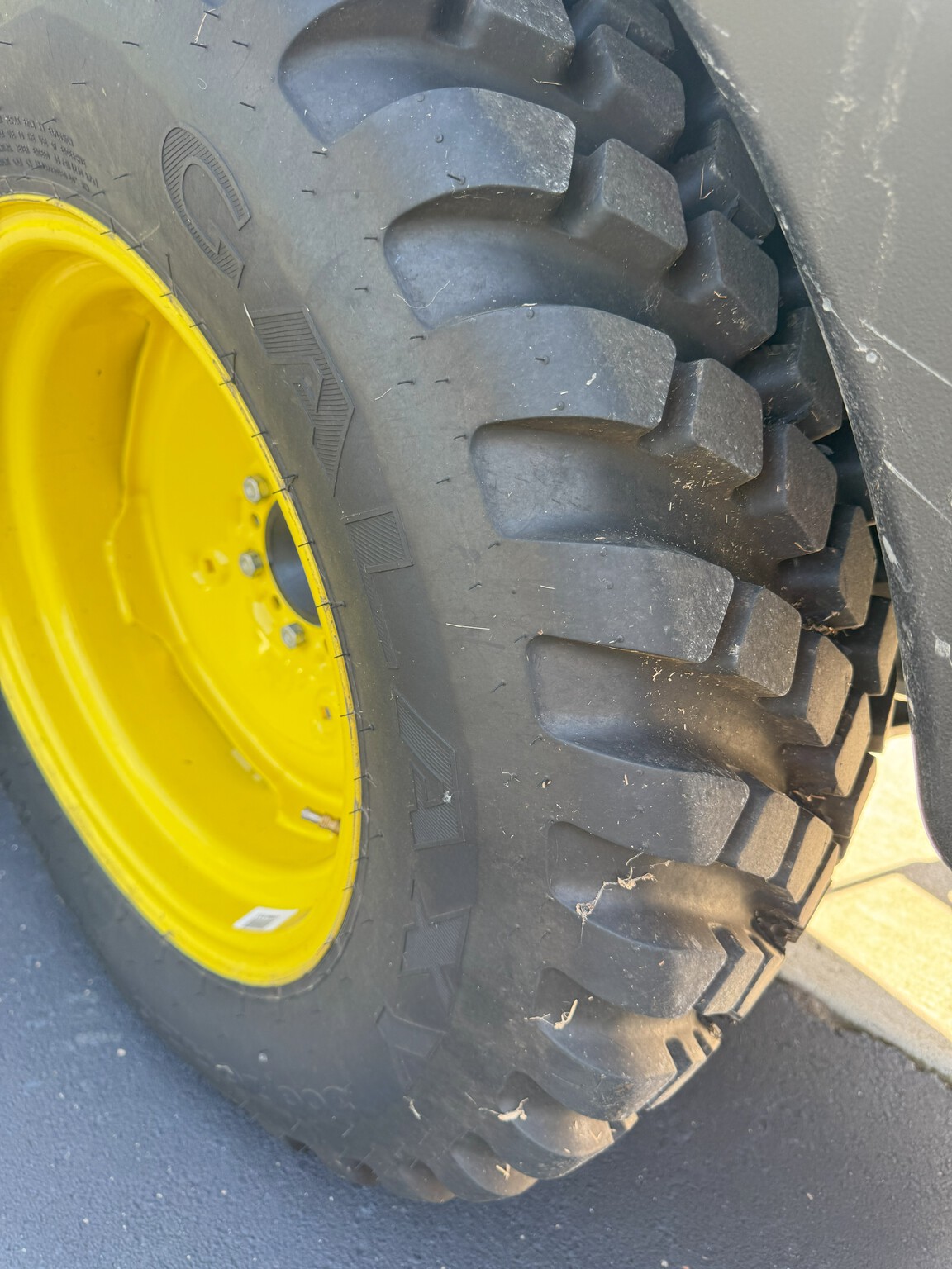 2022 John Deere 2038R Image 11