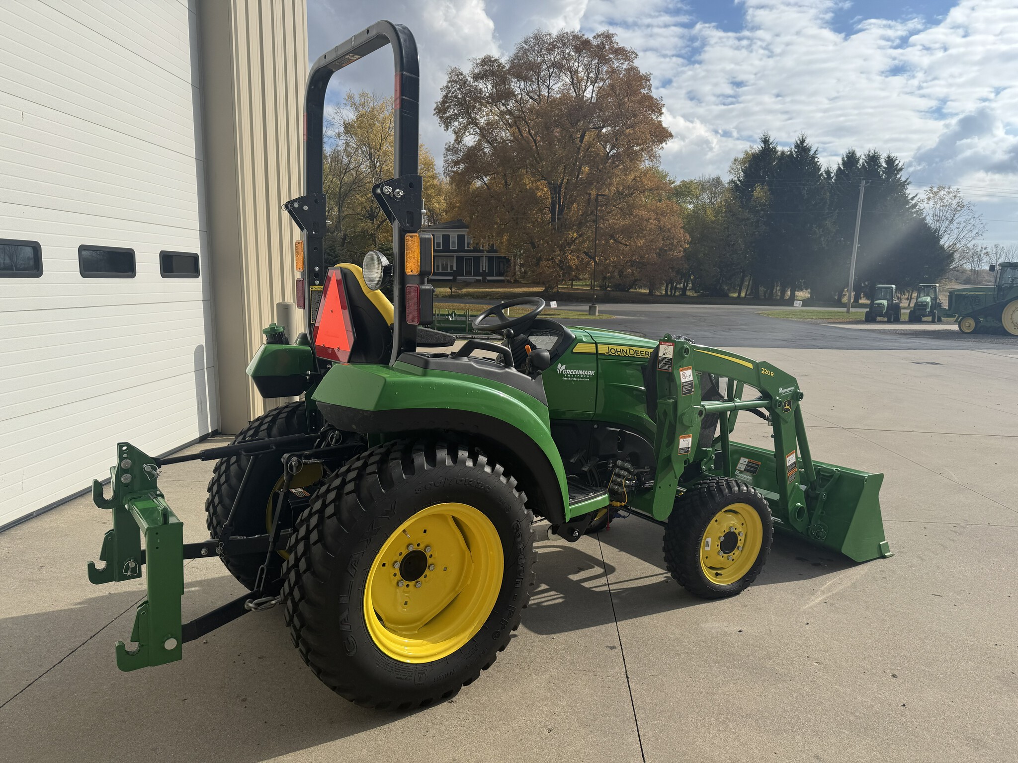 2022 John Deere 2038R Image 3