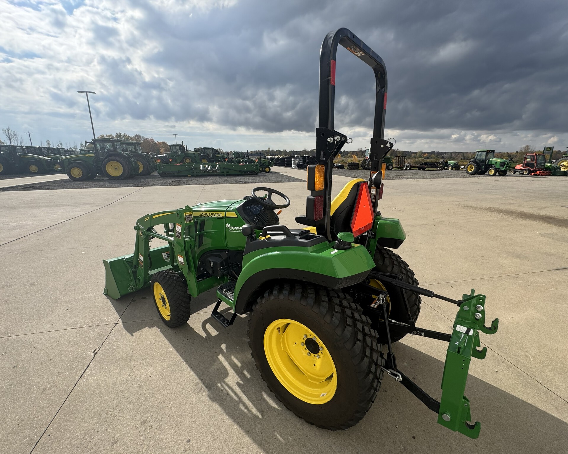 2022 John Deere 2038R Image 5