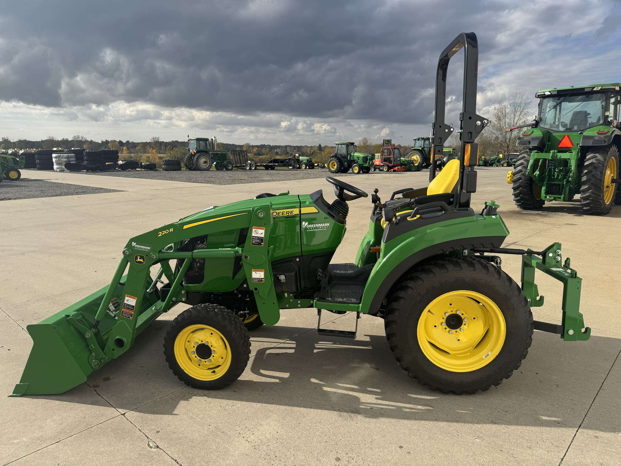 2022 John Deere 2038R Image 6
