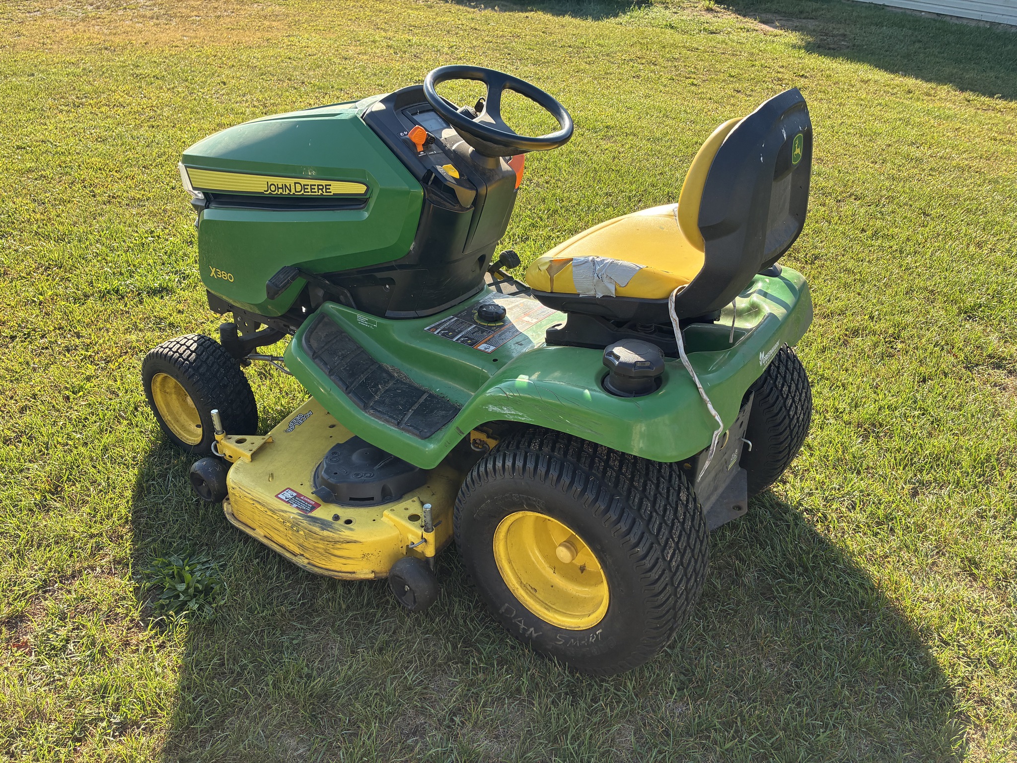 2017 John Deere X380 Image 5