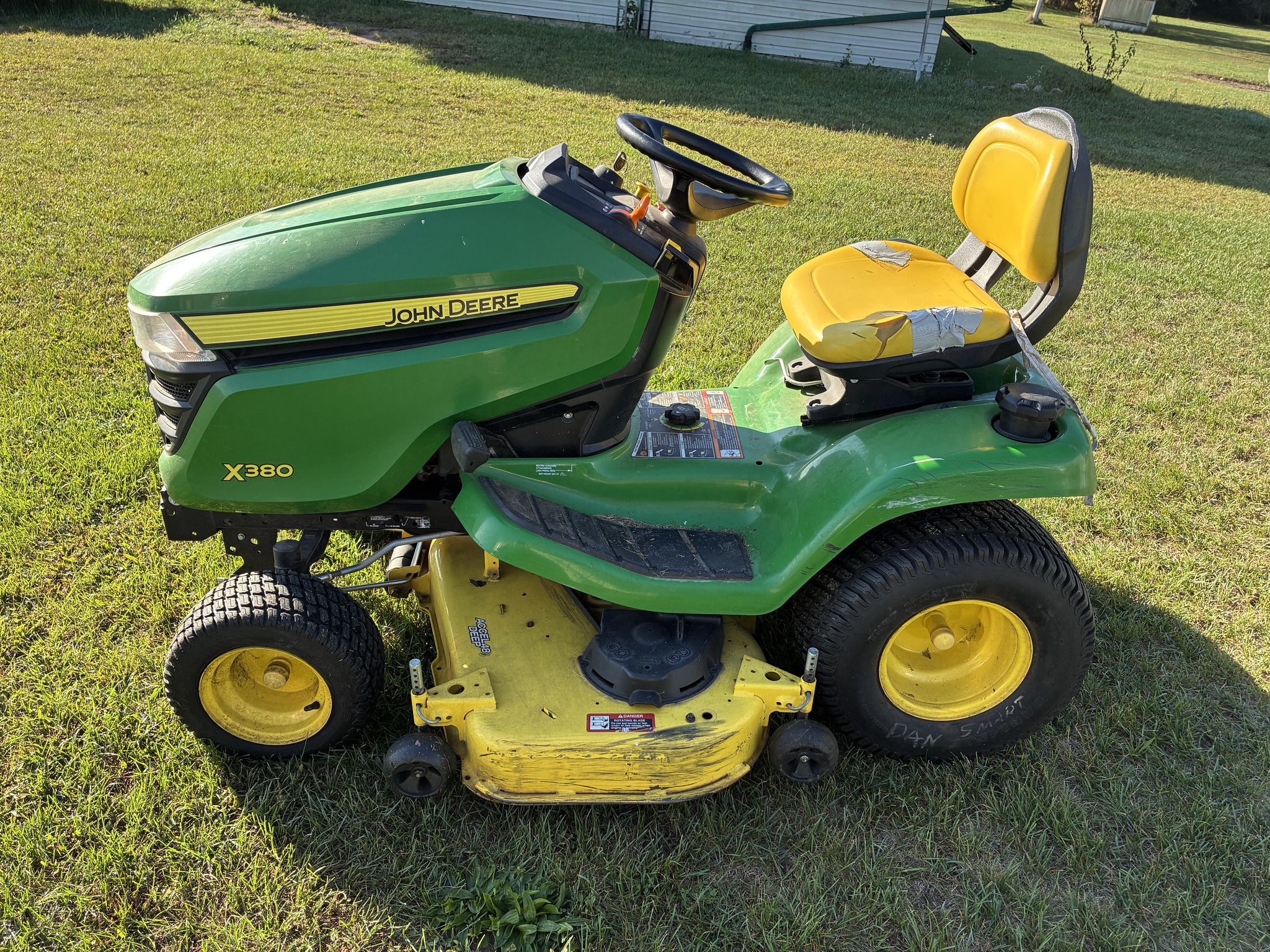 2017 John Deere X380 Image 6
