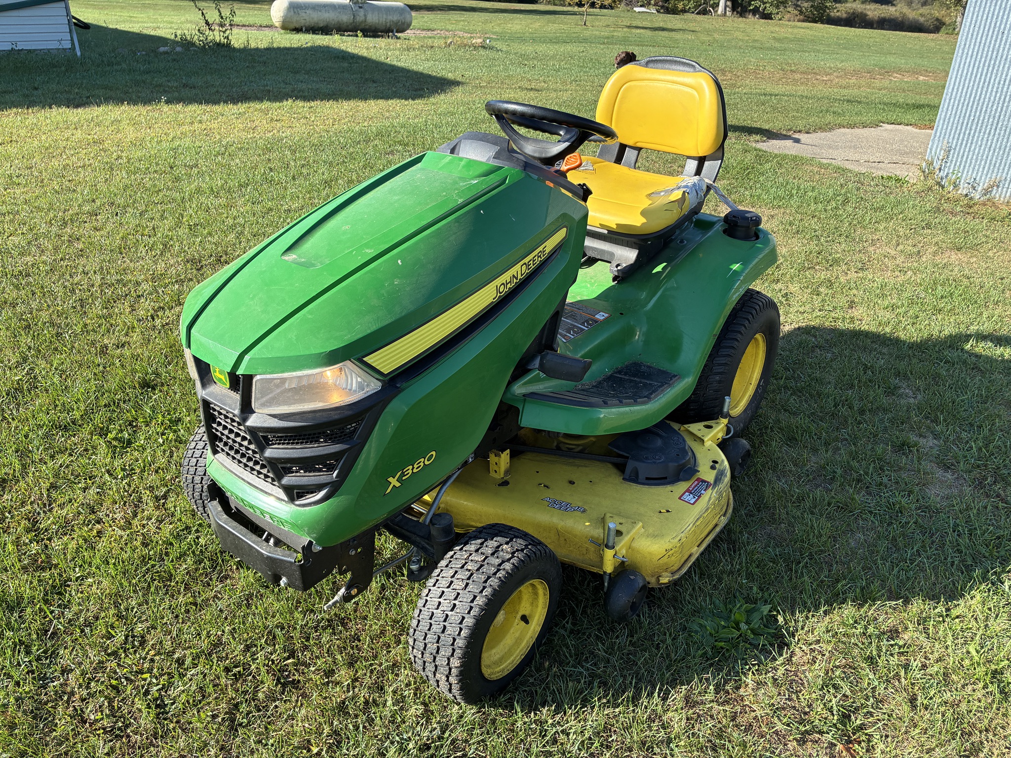 2017 John Deere X380 Image 7