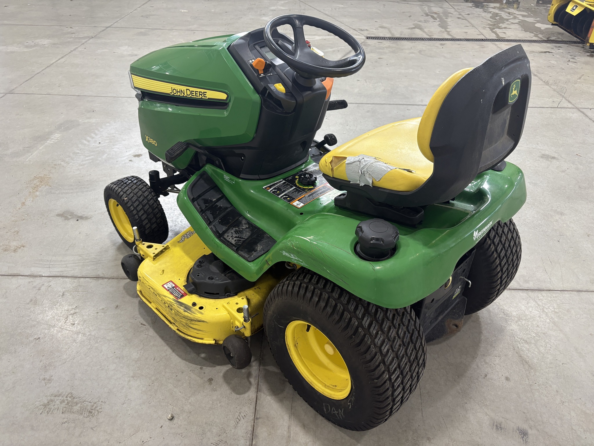 2017 John Deere X380 Image 5