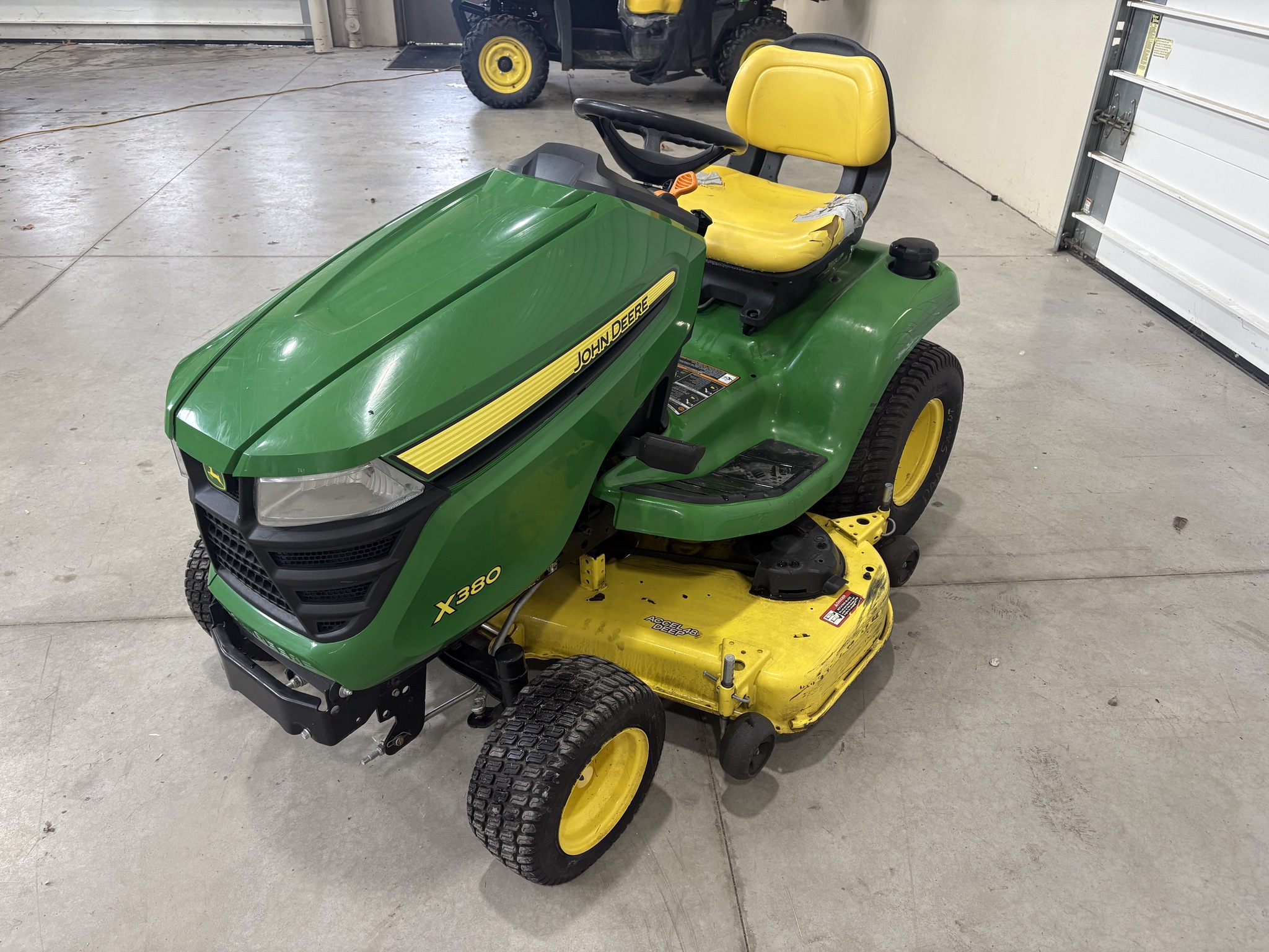 2017 John Deere X380 Image 7