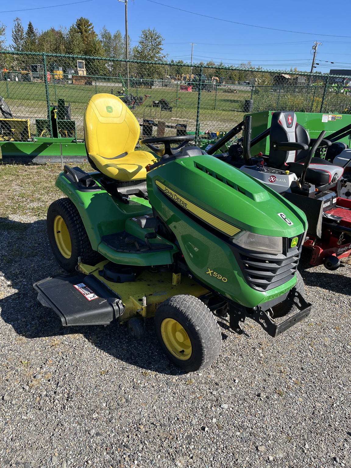 2021 John Deere X590 Image 4