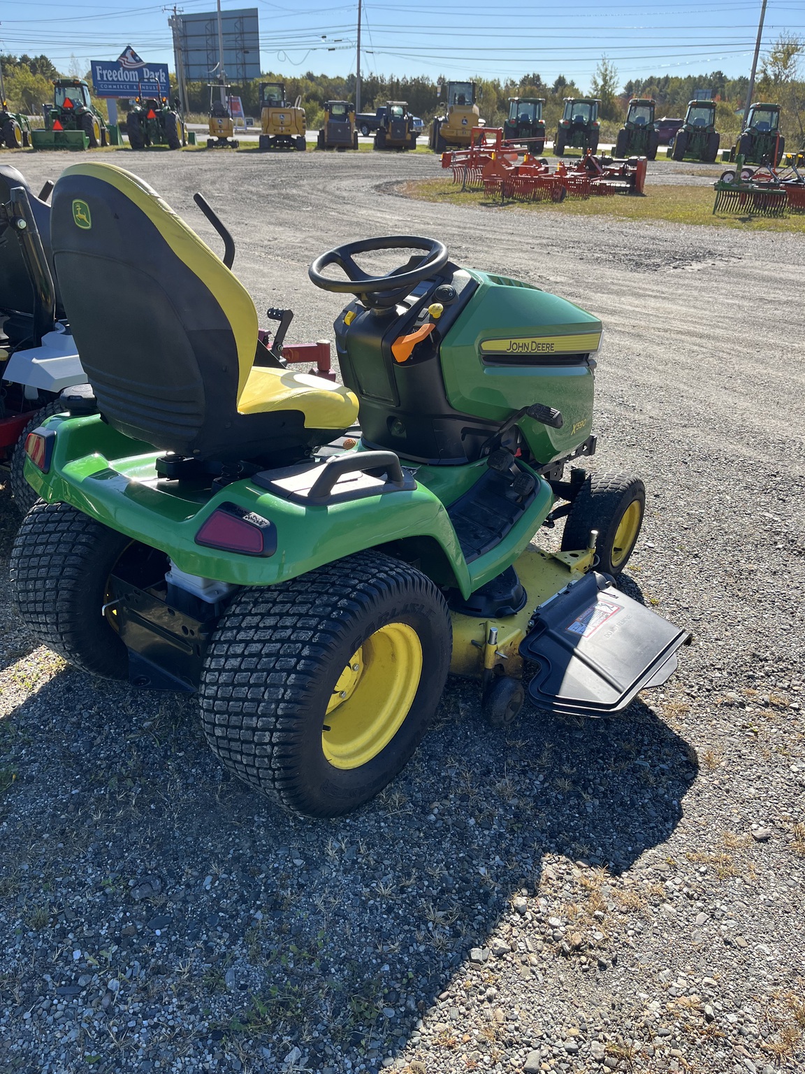 2021 John Deere X590 Image 7