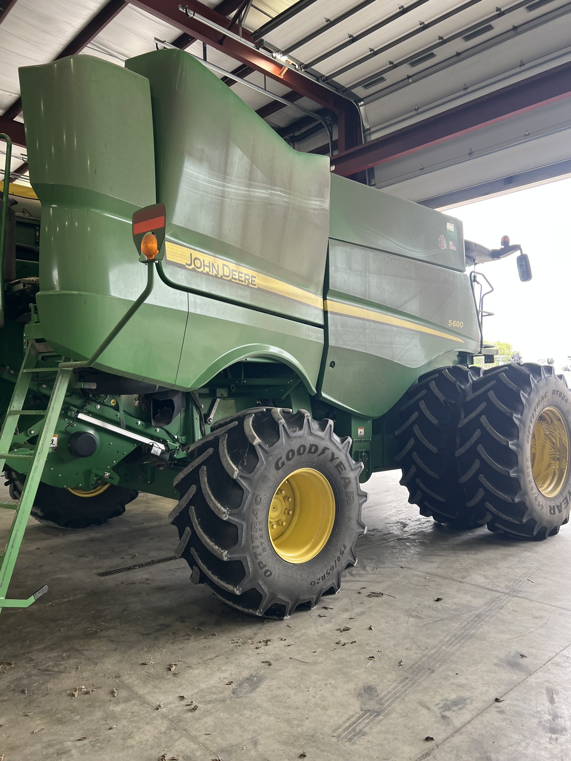 2014 John Deere S680 Image 8