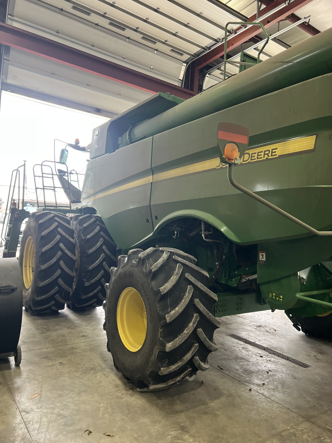 2014 John Deere S680 Image 9
