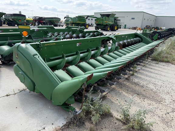  John Deere 718C